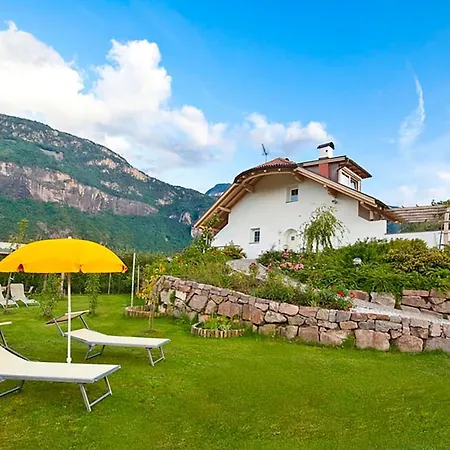 Trogerhof Villa Ora / Auer